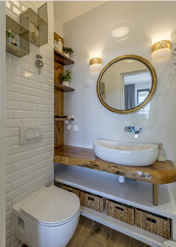 Luksuzna vila na otoku Šolta z ogrevanim bazenom, jacuzzijem in panoramskim razgledom