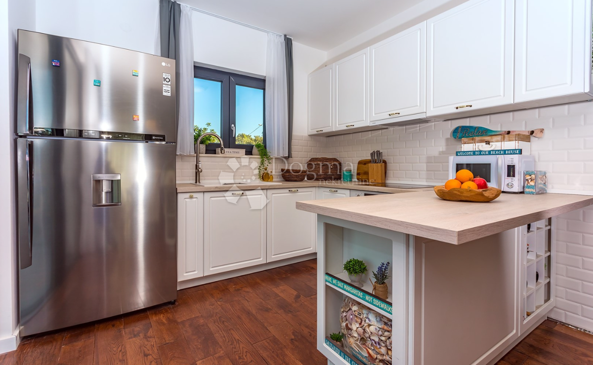 Luksuzna vila na otoku Šolta z ogrevanim bazenom, jacuzzijem in panoramskim razgledom