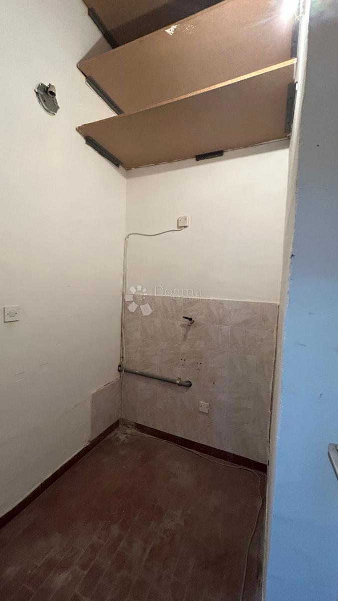 Poslovni prostor Veruda, Pula, 87,35m2