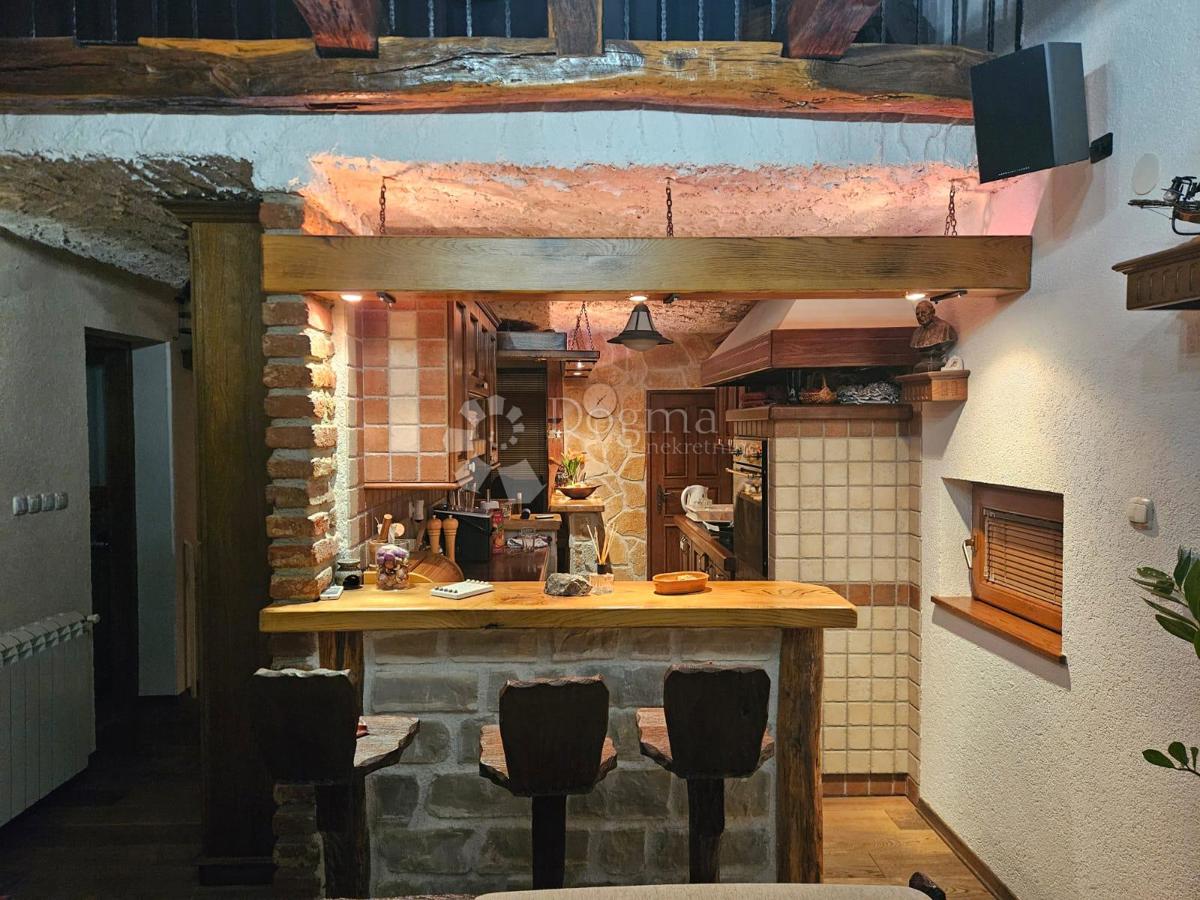 Hiša Trojstveni Markovac, Bjelovar, 541m2