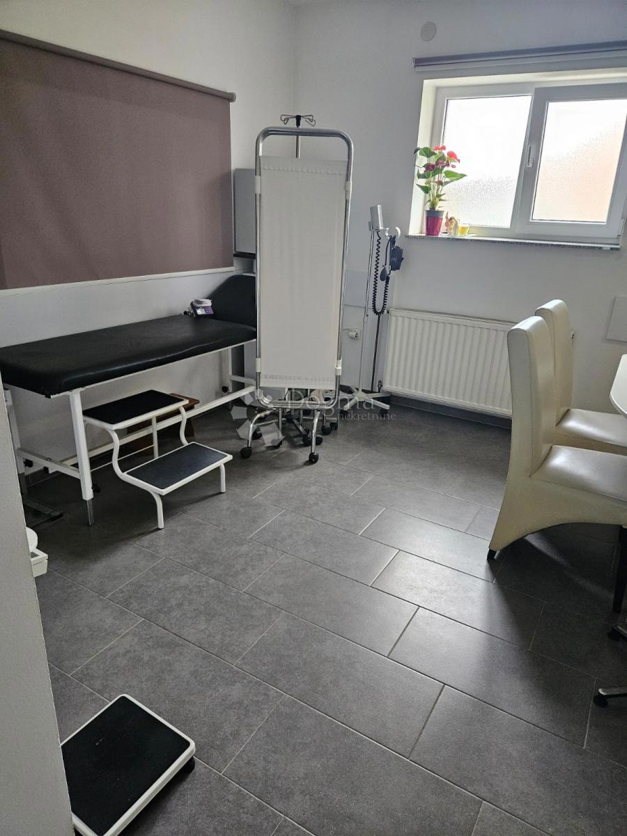 Hiša Trojstveni Markovac, Bjelovar, 541m2