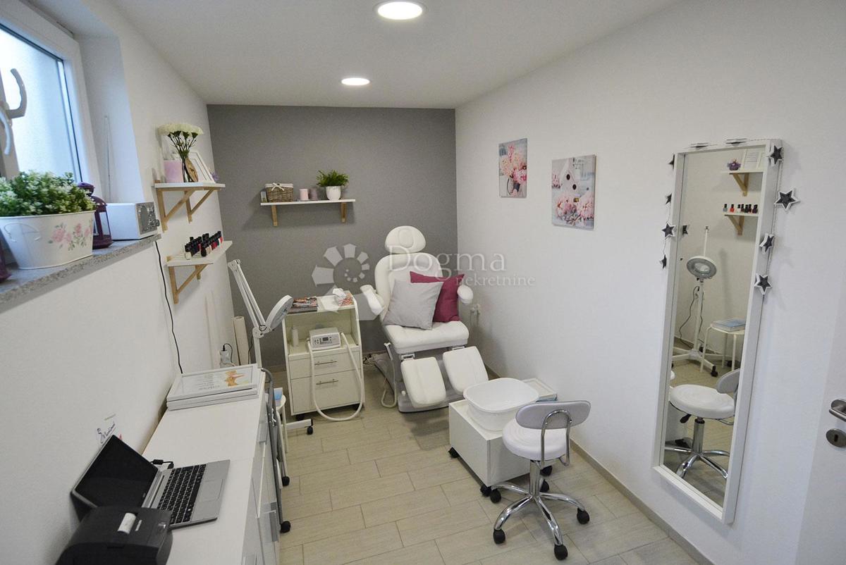 Hiša Trojstveni Markovac, Bjelovar, 541m2