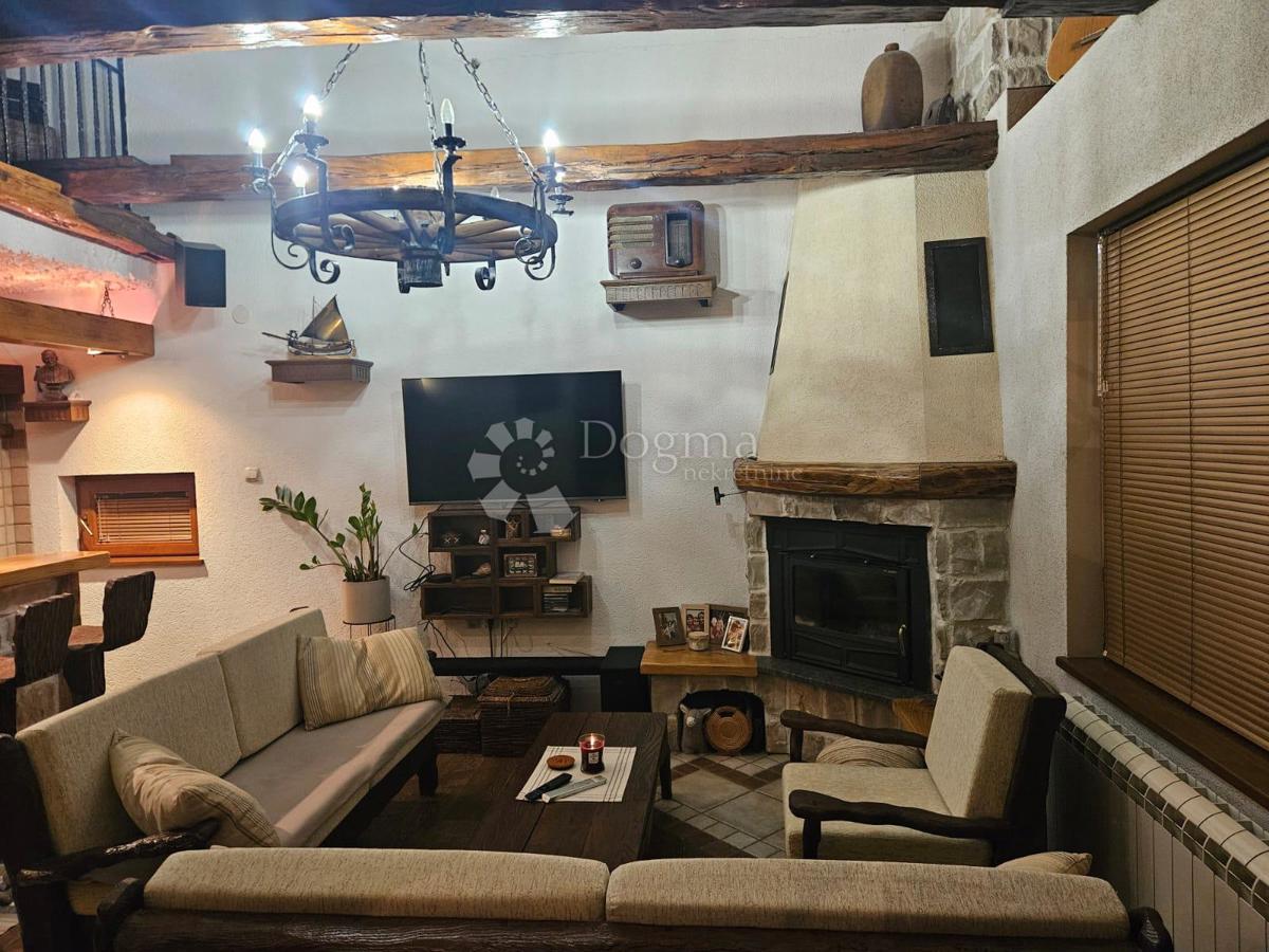 Hiša Trojstveni Markovac, Bjelovar, 541m2