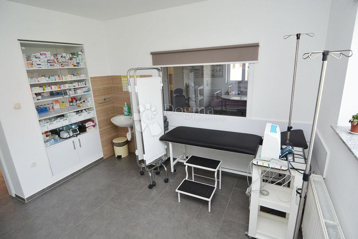 Hiša Trojstveni Markovac, Bjelovar, 541m2