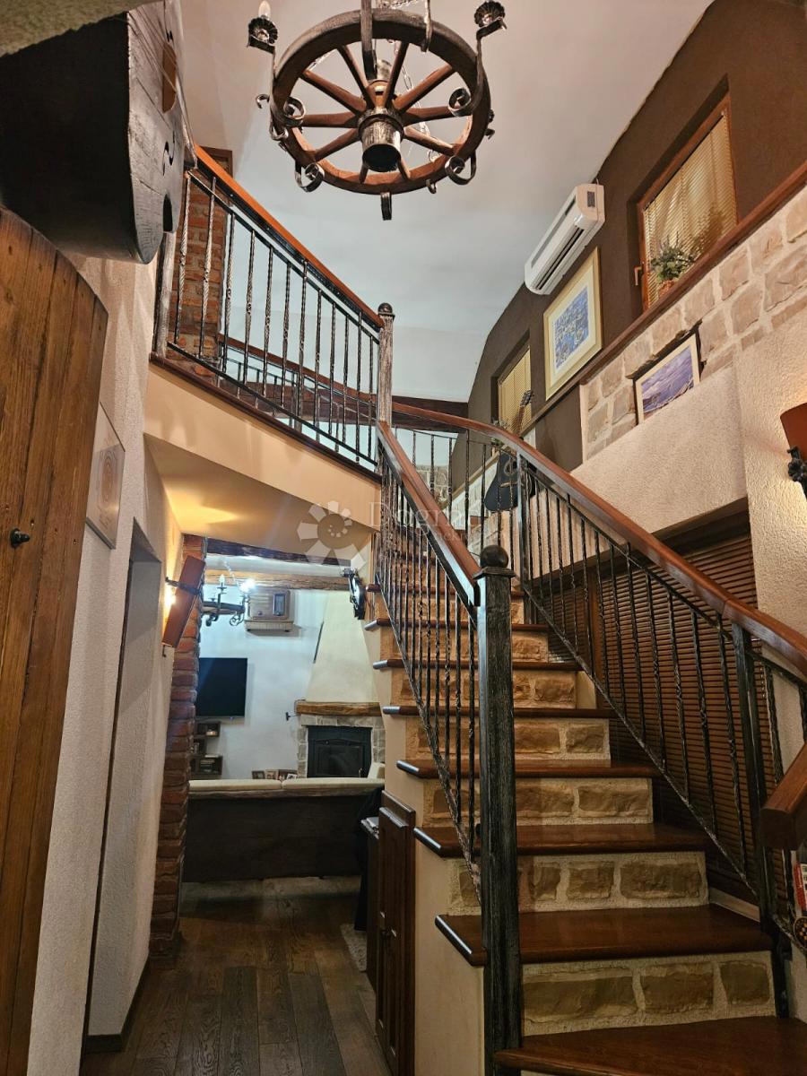 Hiša Trojstveni Markovac, Bjelovar, 541m2