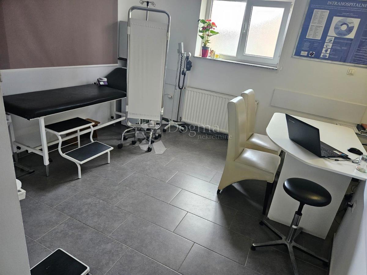 Hiša Trojstveni Markovac, Bjelovar, 541m2