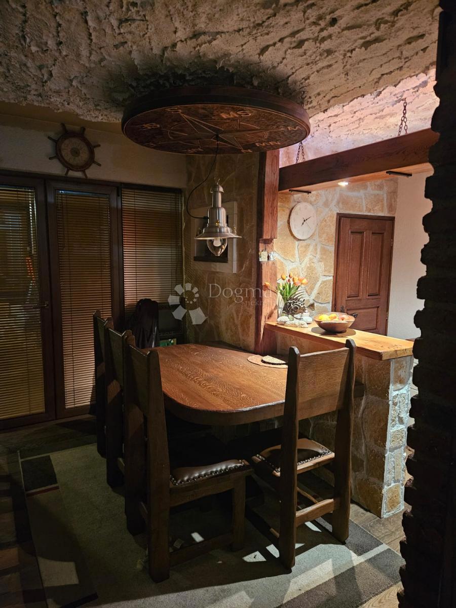 Hiša Trojstveni Markovac, Bjelovar, 541m2