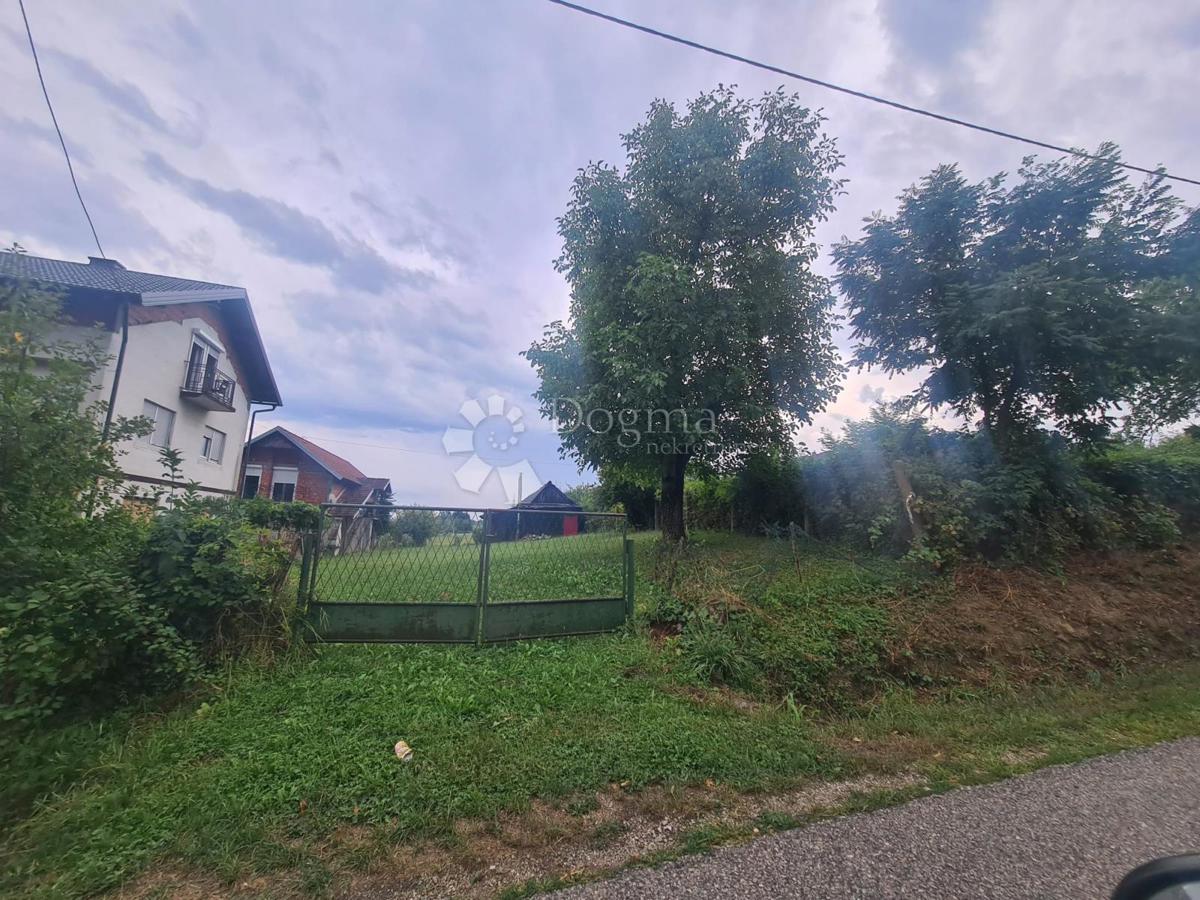 Zazidljivo zemljišče Kupinečki Kraljevec, Brezovica, 707m2