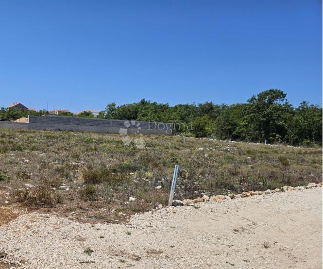 Zazidljivo zemljišče Sukošan, 730m2