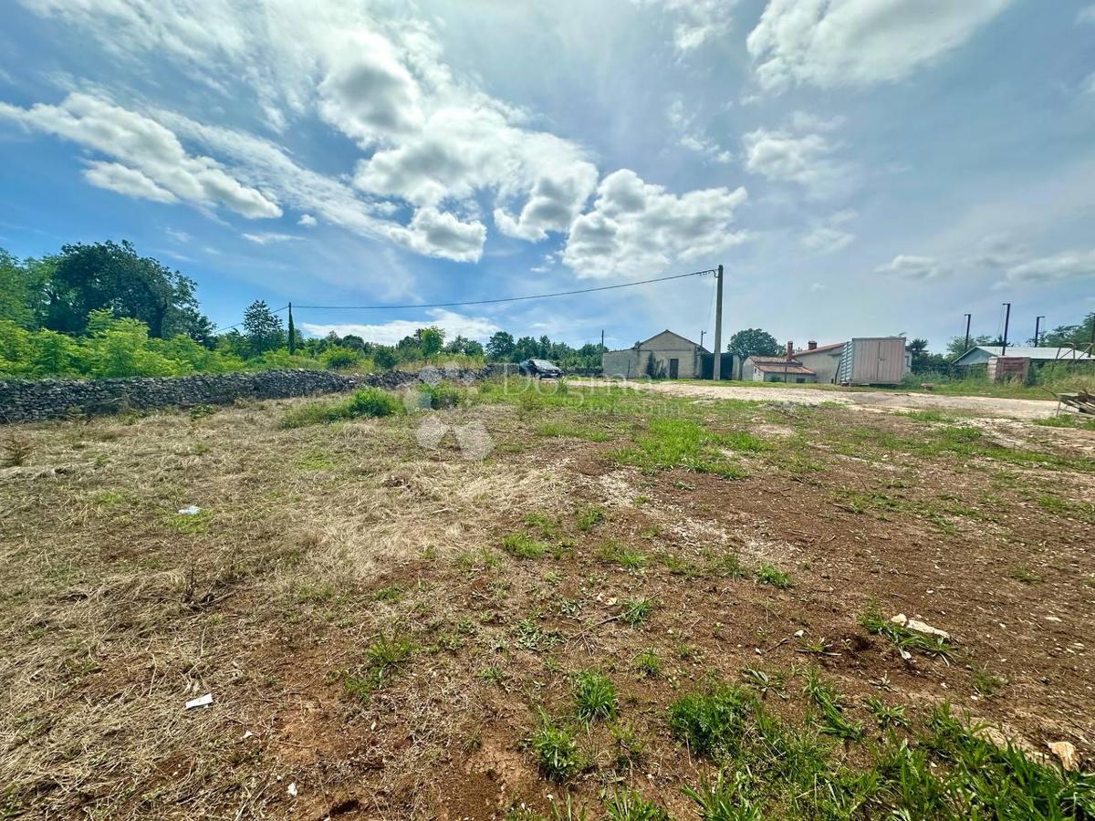 Zemljišče Labin, 825m2