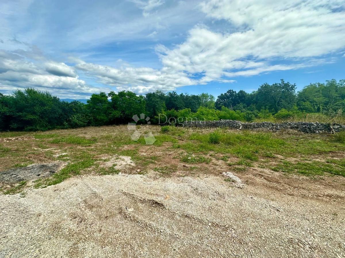 Zemljišče Labin, 825m2