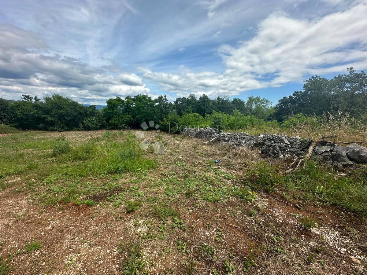 Zemljišče Labin, 825m2