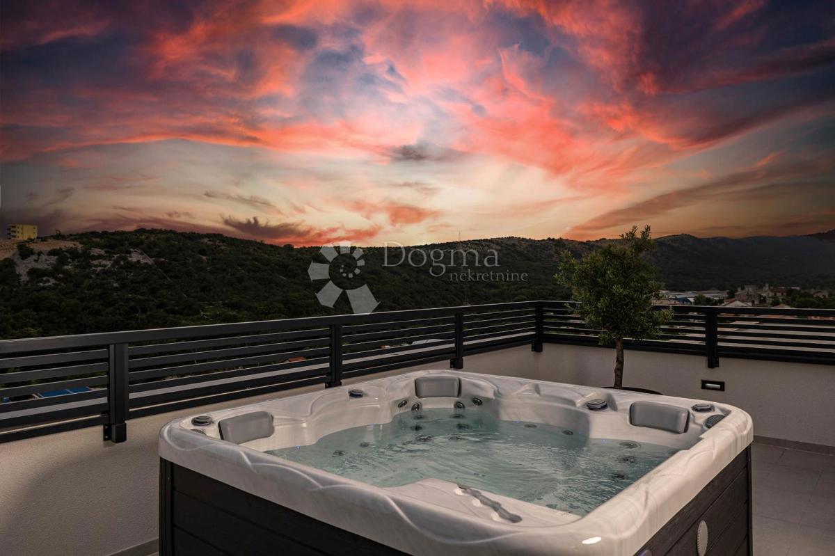 Hiša Novi Vinodolski, 300m2