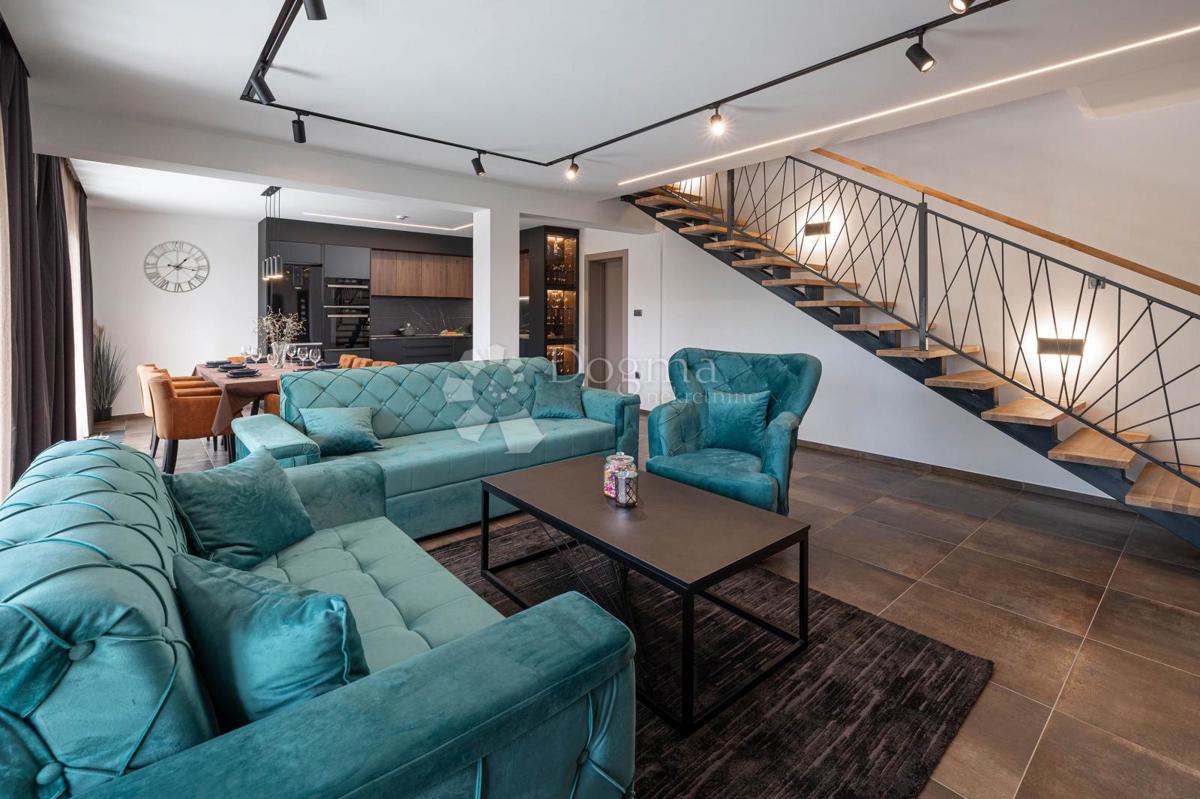 Hiša Novi Vinodolski, 300m2