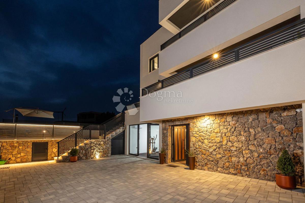 Hiša Novi Vinodolski, 300m2