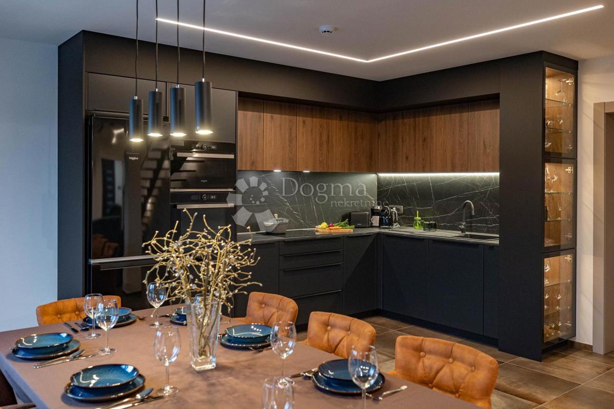 Hiša Novi Vinodolski, 300m2