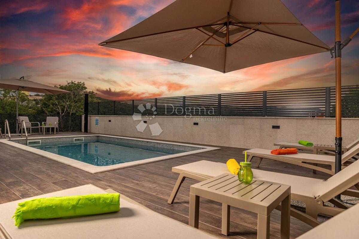 Hiša Novi Vinodolski, 300m2