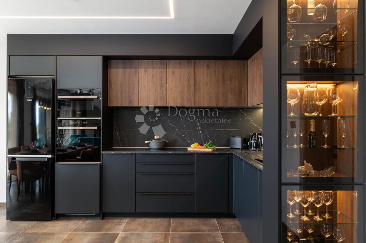 Hiša Novi Vinodolski, 300m2