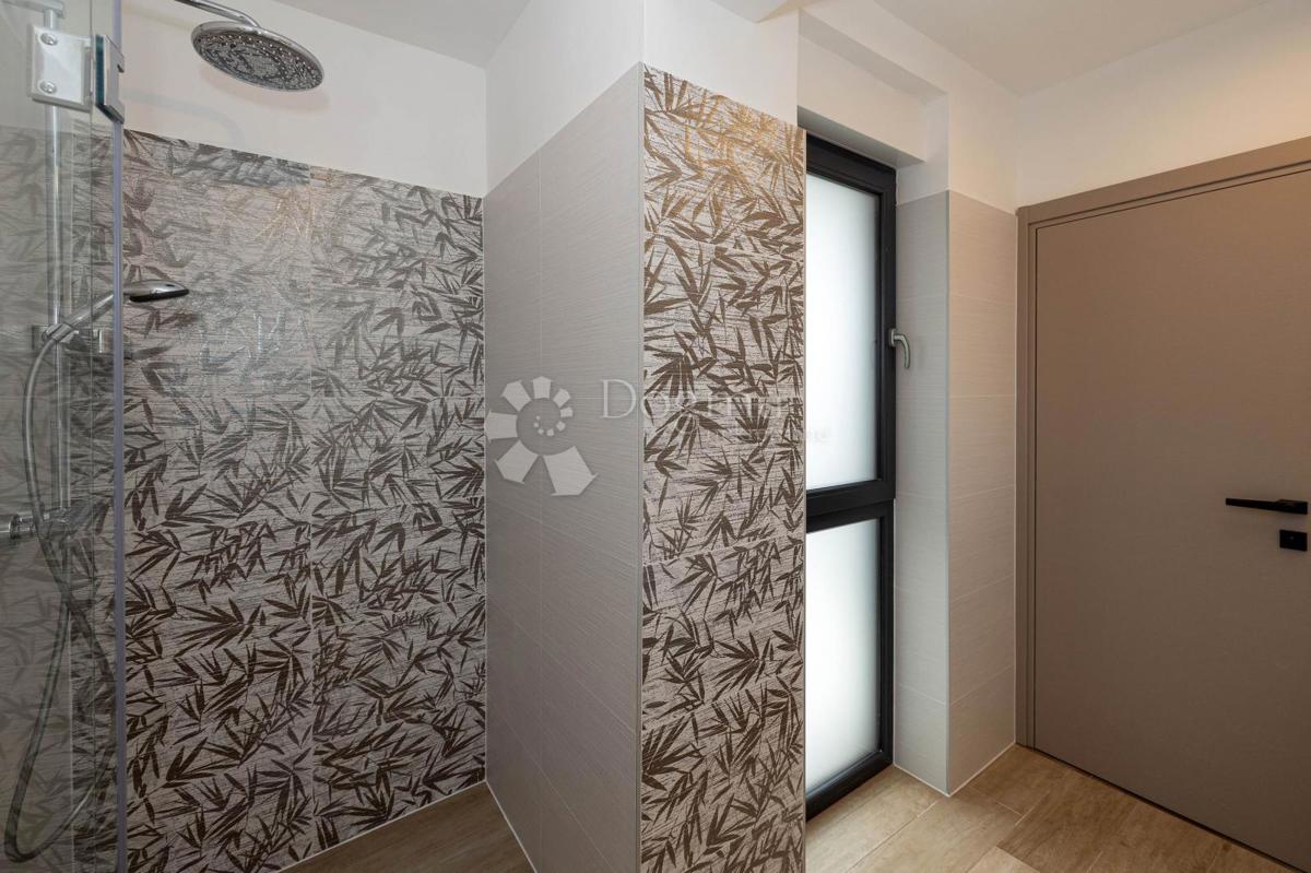 Hiša Novi Vinodolski, 300m2