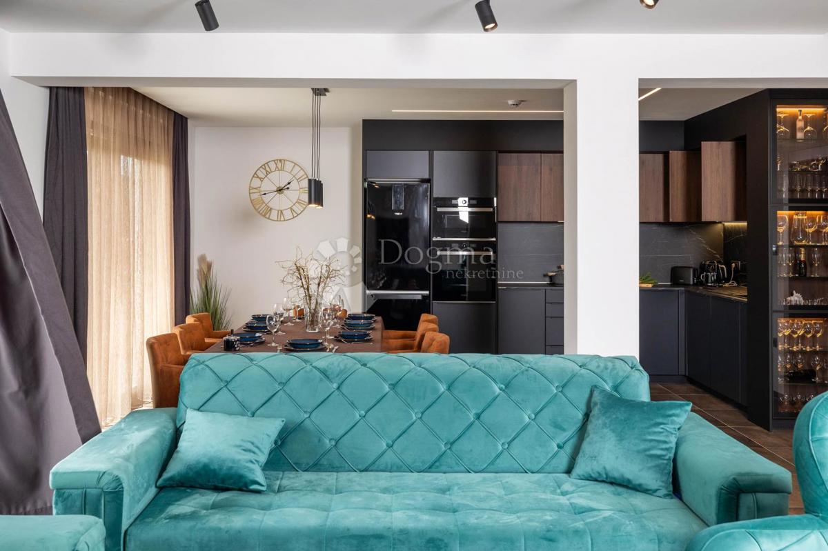 Hiša Novi Vinodolski, 300m2