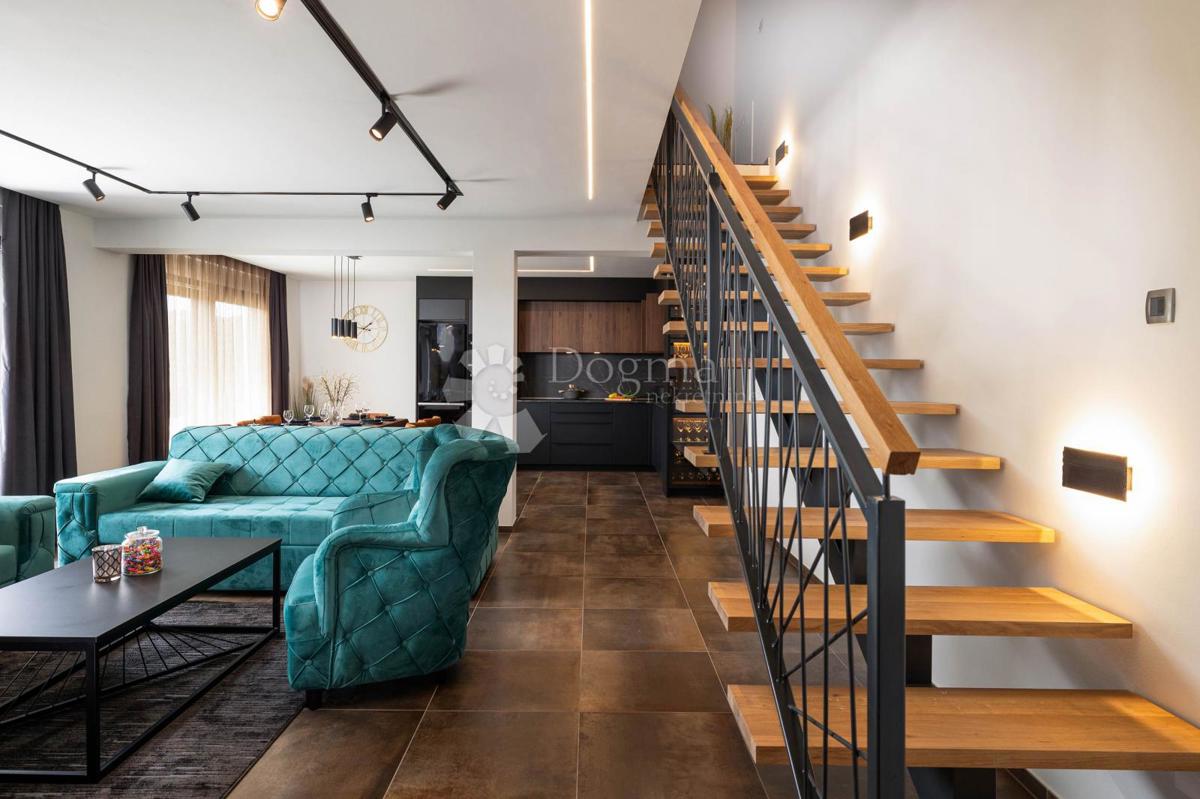 Hiša Novi Vinodolski, 300m2