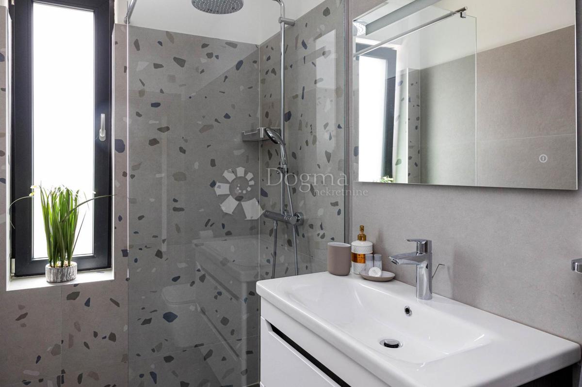 Hiša Novi Vinodolski, 300m2