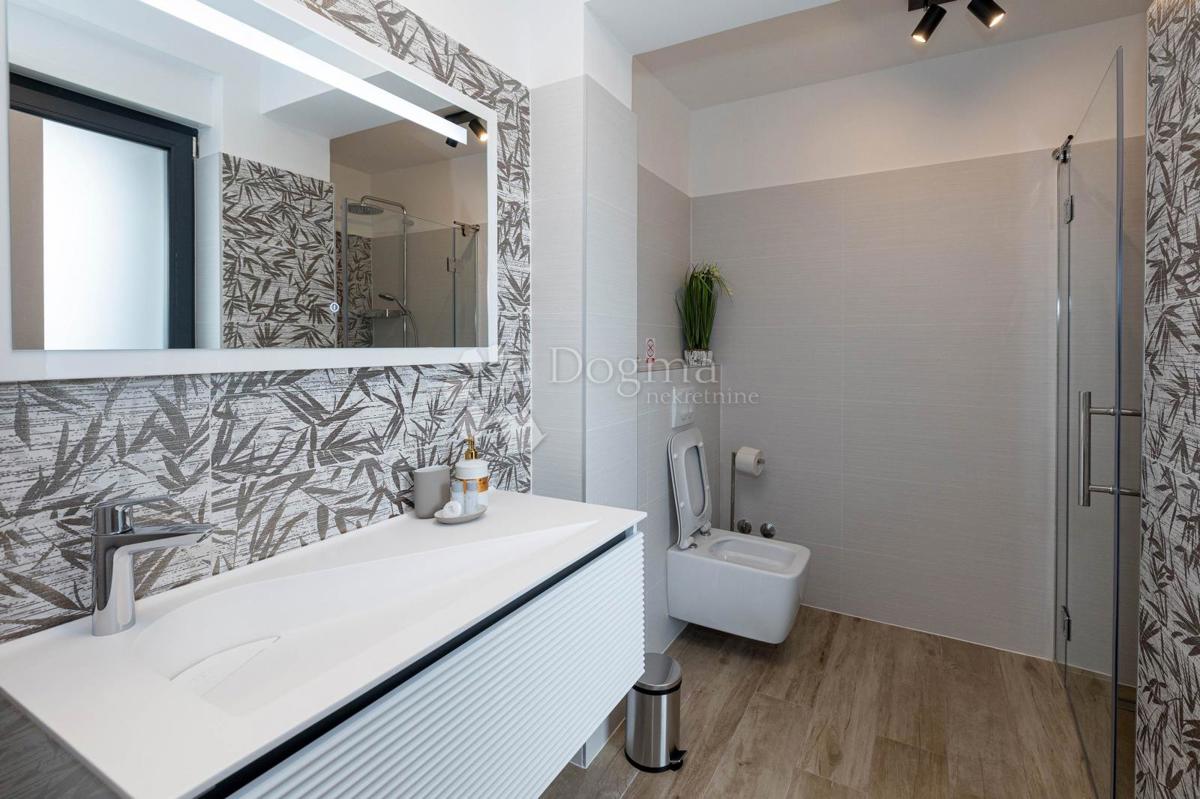 Hiša Novi Vinodolski, 300m2