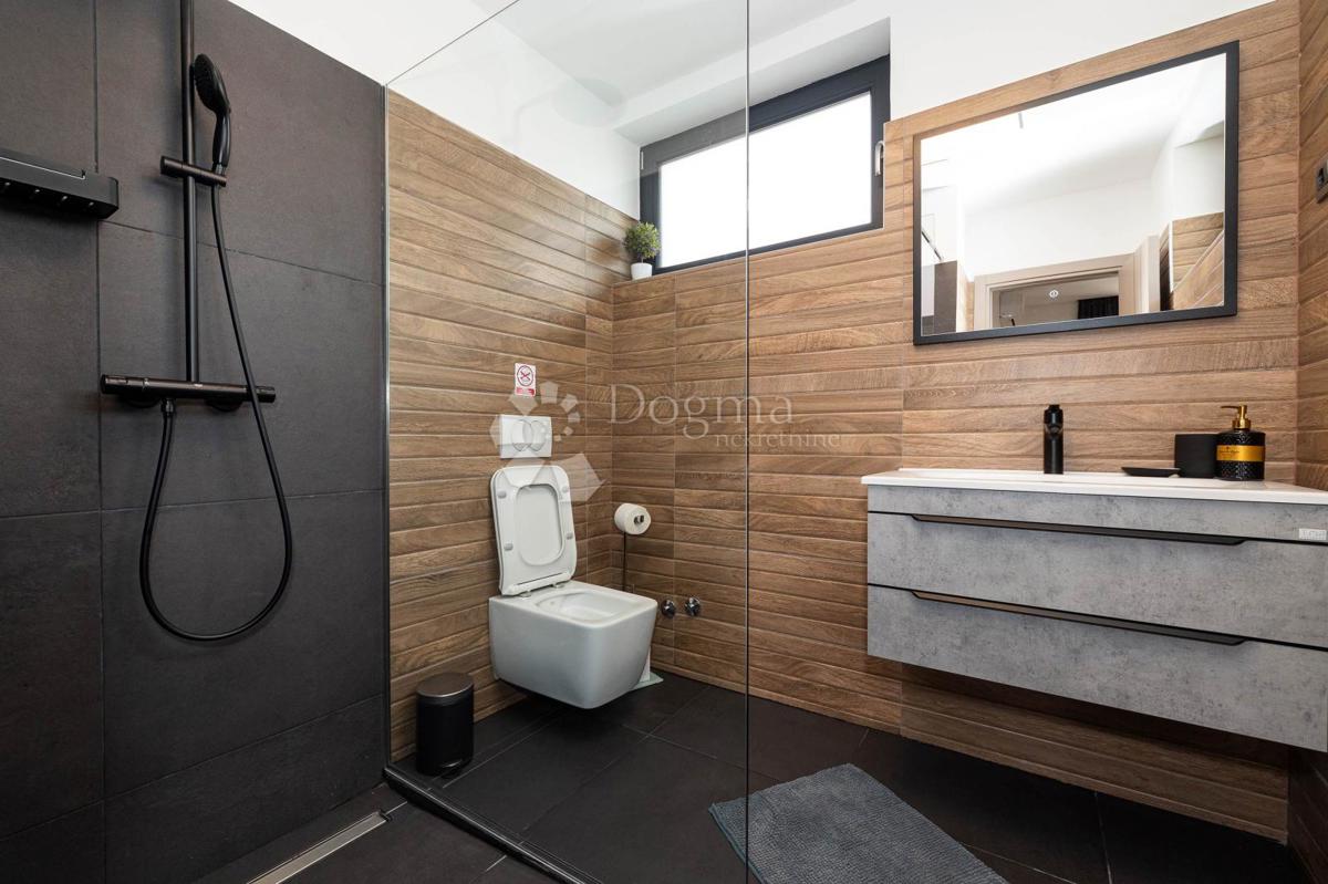 Hiša Novi Vinodolski, 300m2