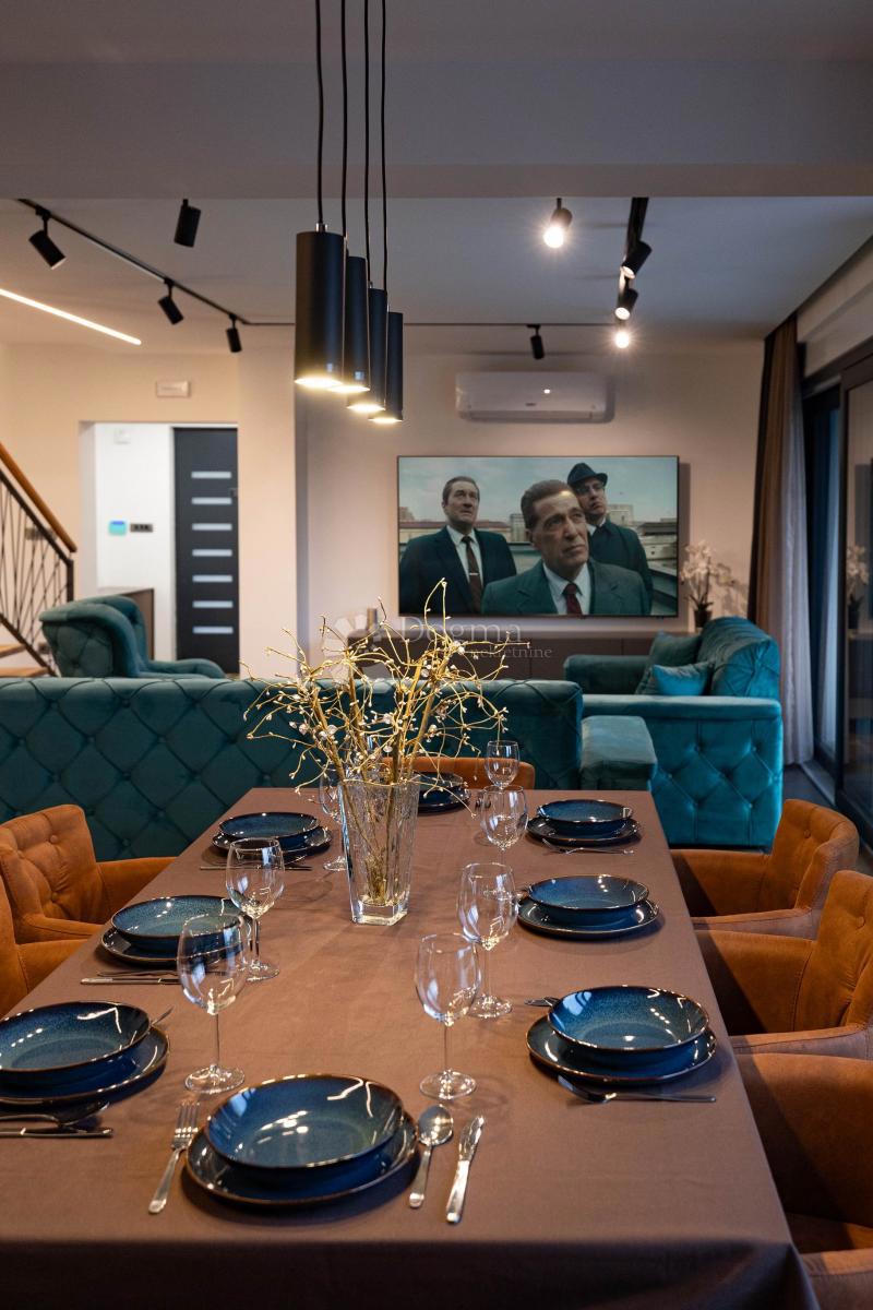 Hiša Novi Vinodolski, 300m2