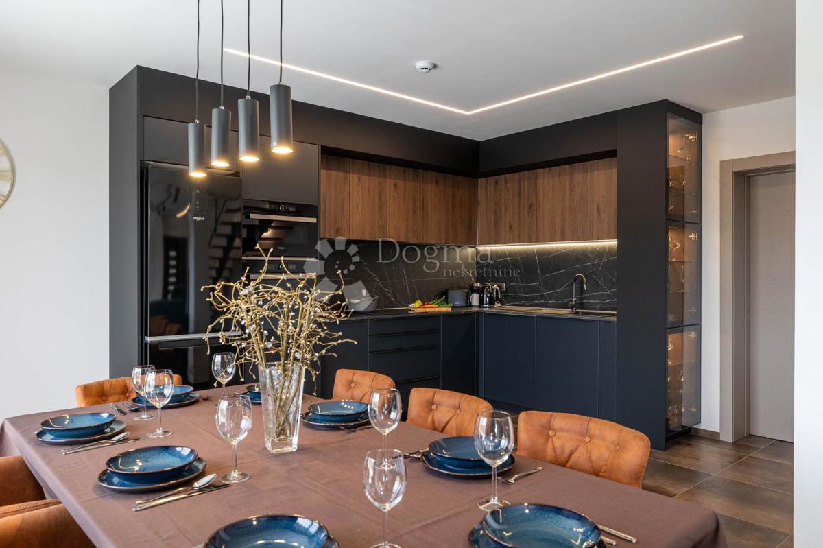 Hiša Novi Vinodolski, 300m2