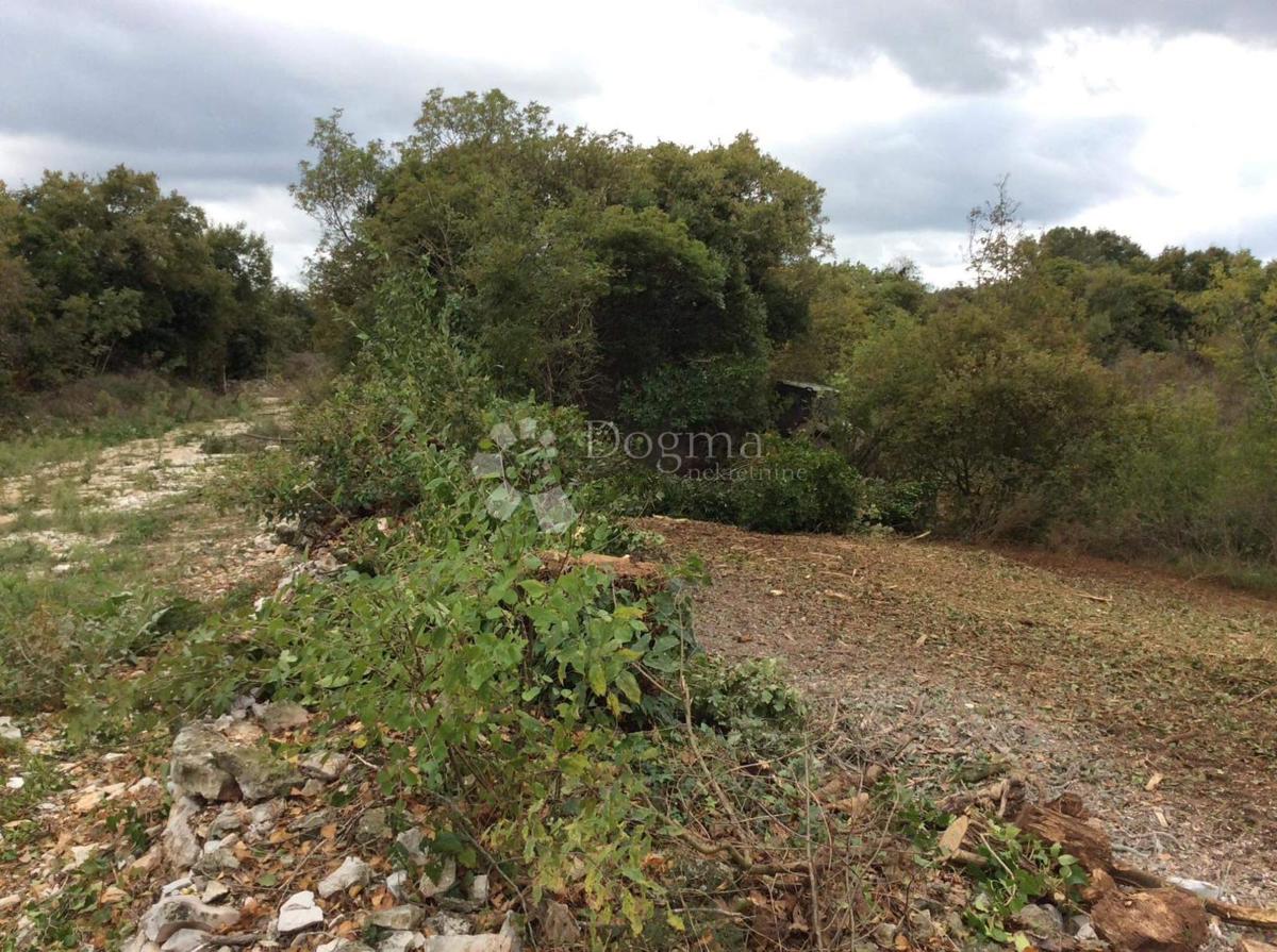 GRADBENO ZEMLJIŠČE KRNICA 780M2