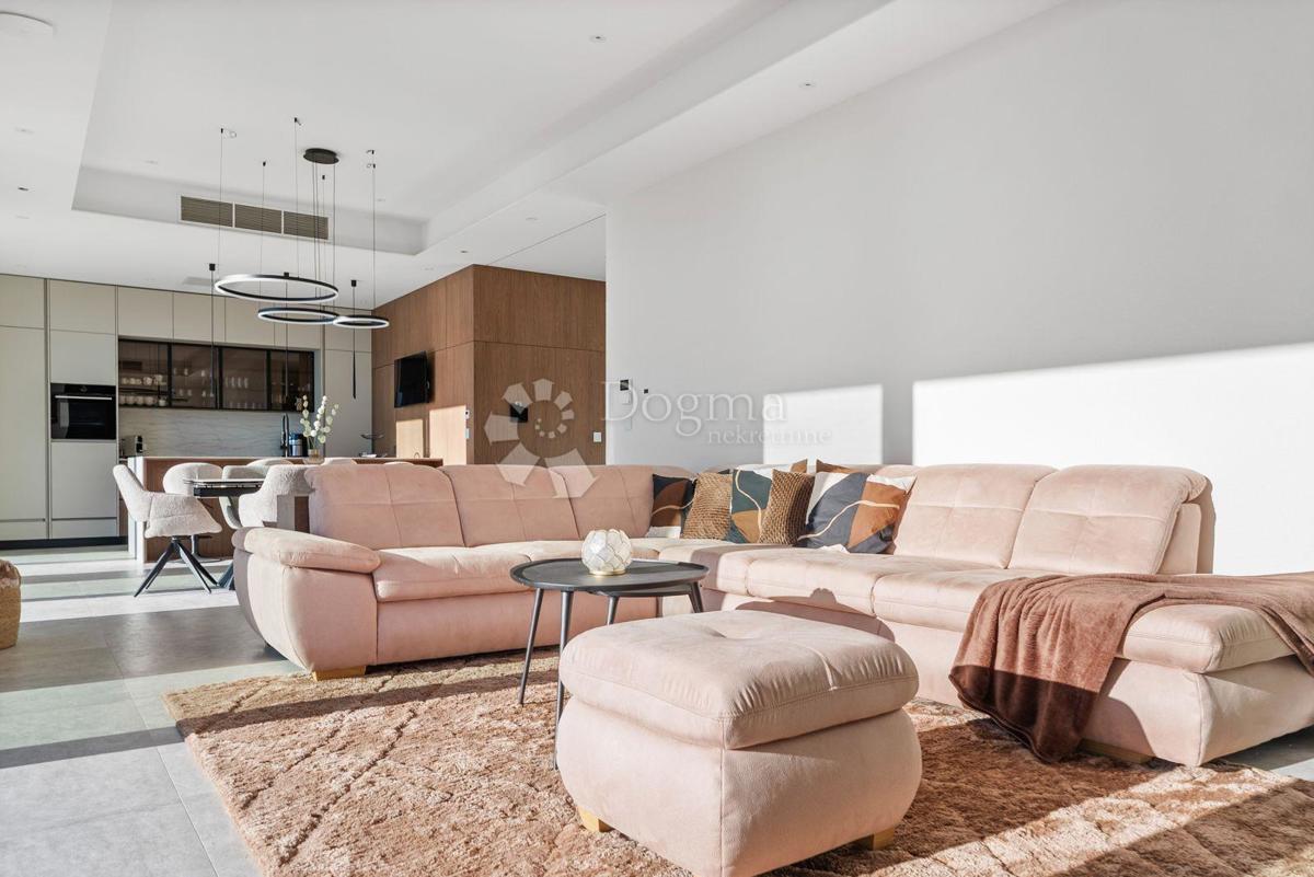 Hiša Jesenice, Dugi Rat, 355m2