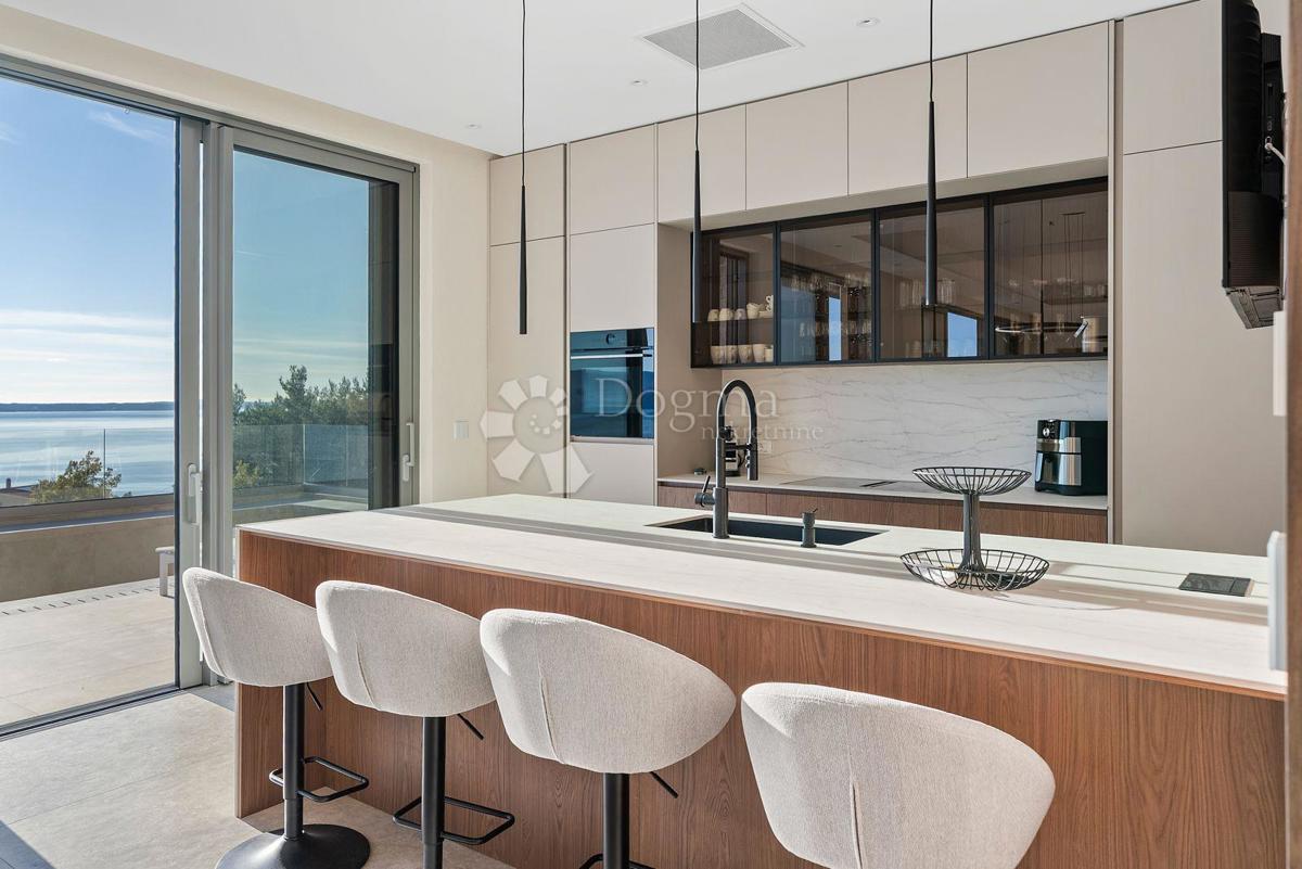 Hiša Jesenice, Dugi Rat, 355m2