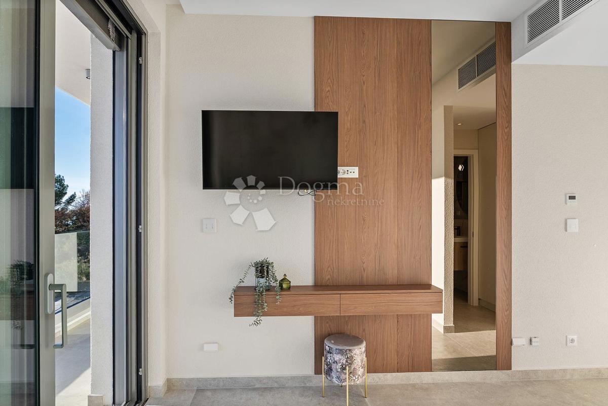 Hiša Jesenice, Dugi Rat, 355m2