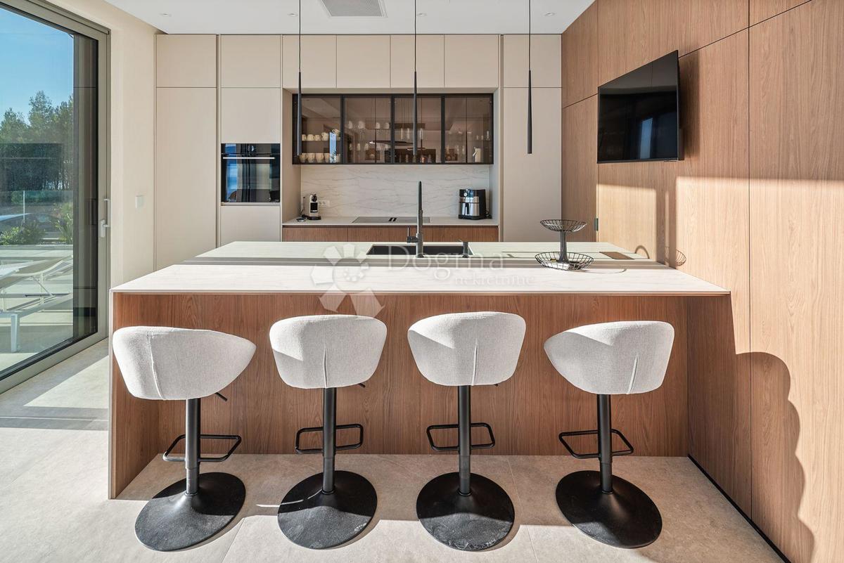 Hiša Jesenice, Dugi Rat, 355m2