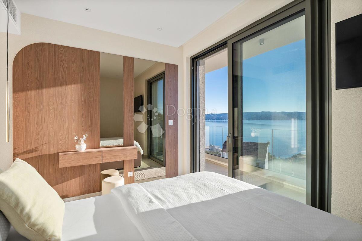 Hiša Jesenice, Dugi Rat, 355m2