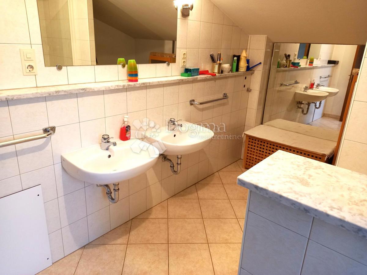 Istra-Umag, apartma s teraso in pogledom na morje