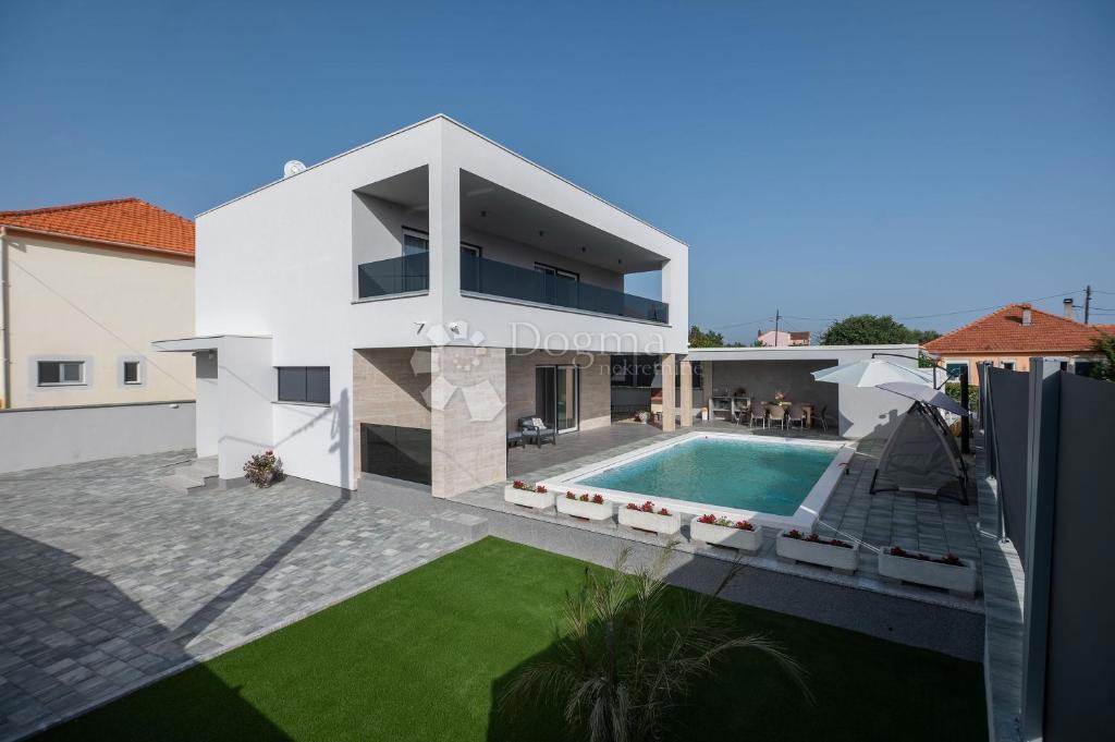 Hiša Sukošan, 160m2