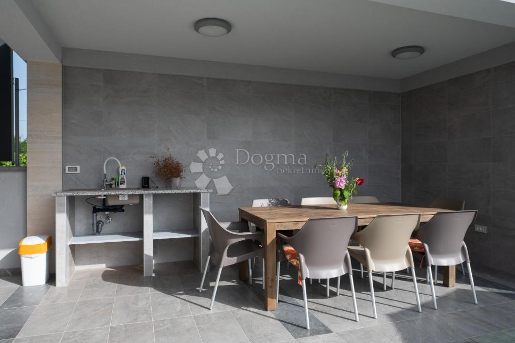 Hiša Sukošan, 160m2