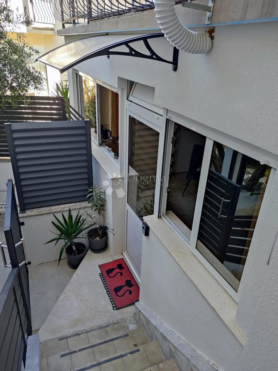 Stanovanje Duće, Dugi Rat, 80m2