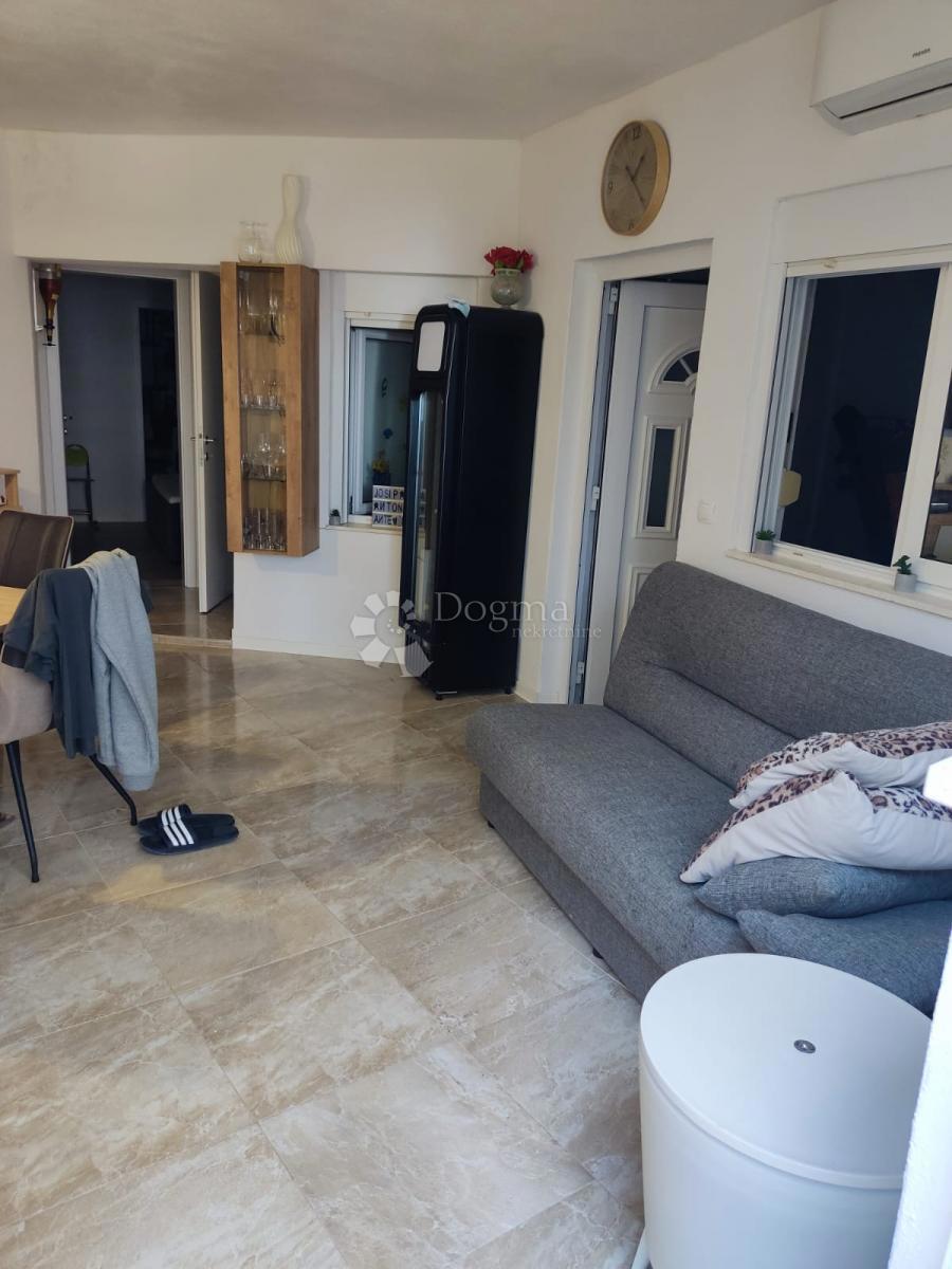 Stanovanje Duće, Dugi Rat, 80m2