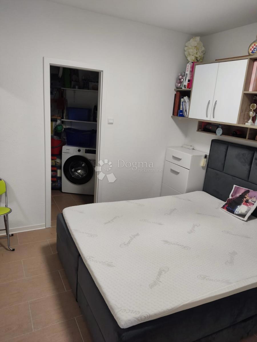 Stanovanje Duće, Dugi Rat, 80m2