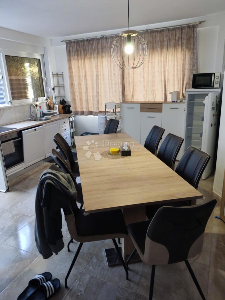 Stanovanje Duće, Dugi Rat, 80m2