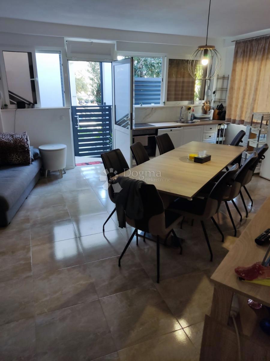 Stanovanje Duće, Dugi Rat, 80m2