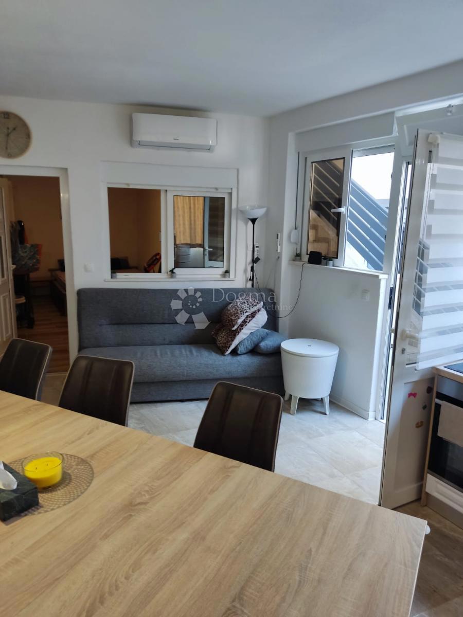 Stanovanje Duće, Dugi Rat, 80m2