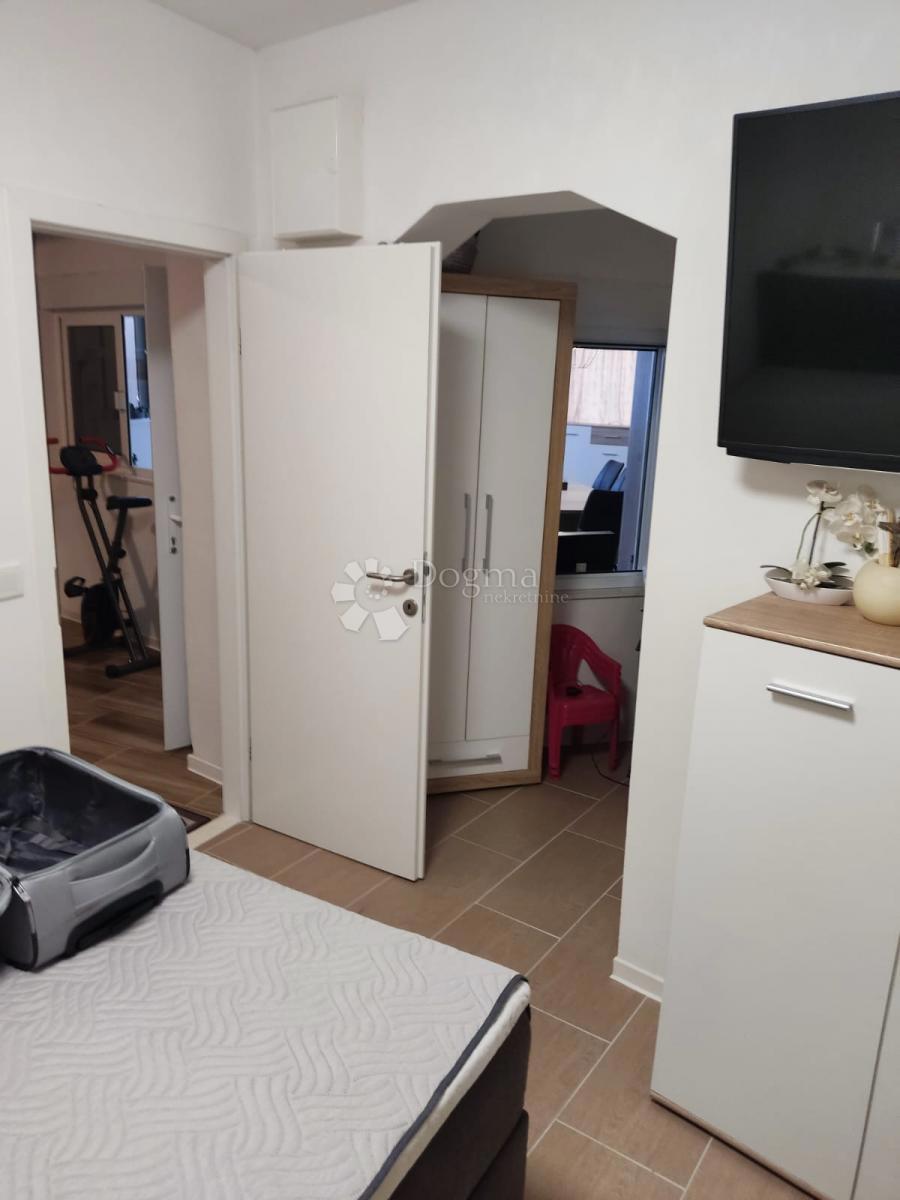 Stanovanje Duće, Dugi Rat, 80m2