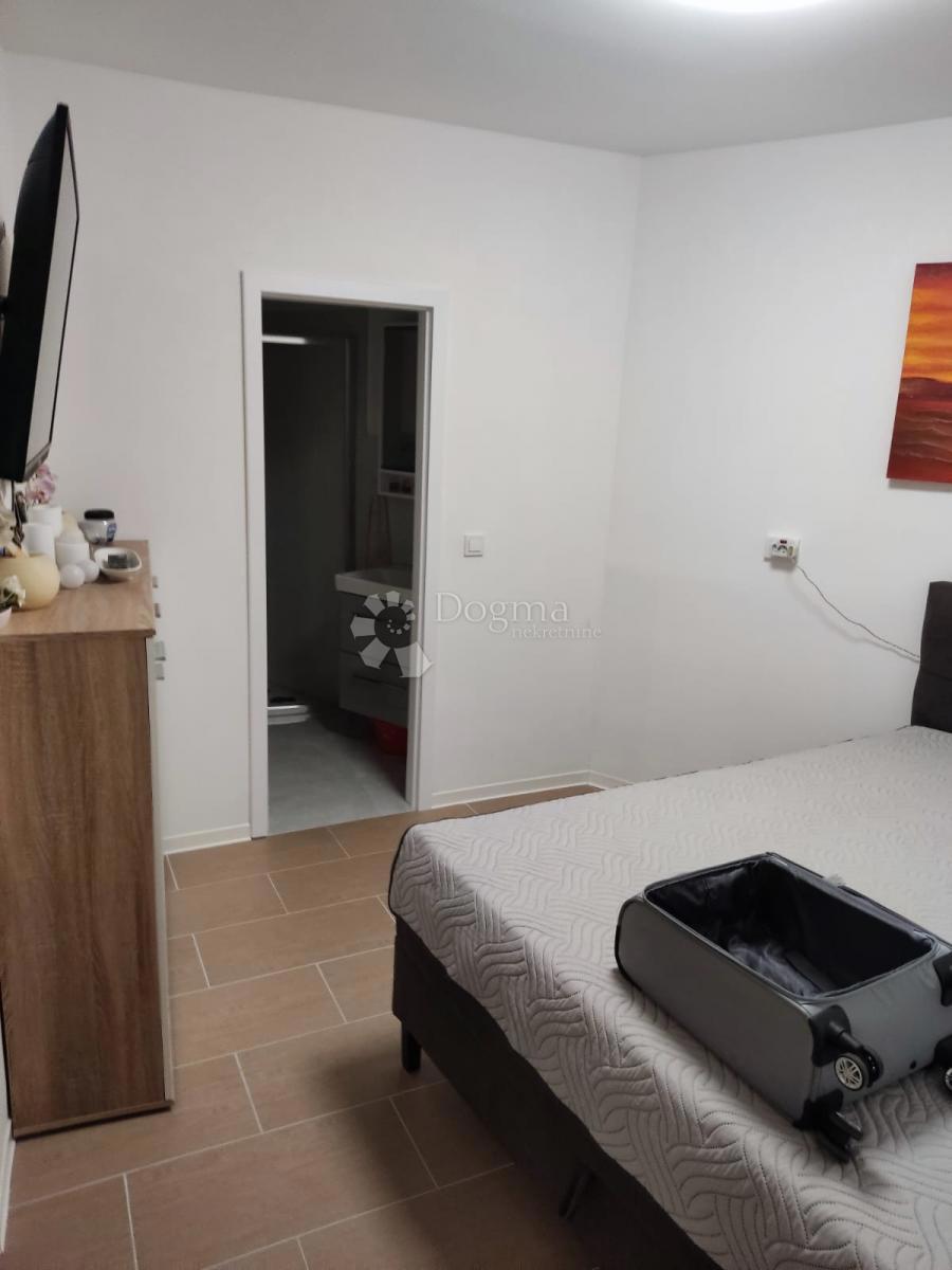 Stanovanje Duće, Dugi Rat, 80m2