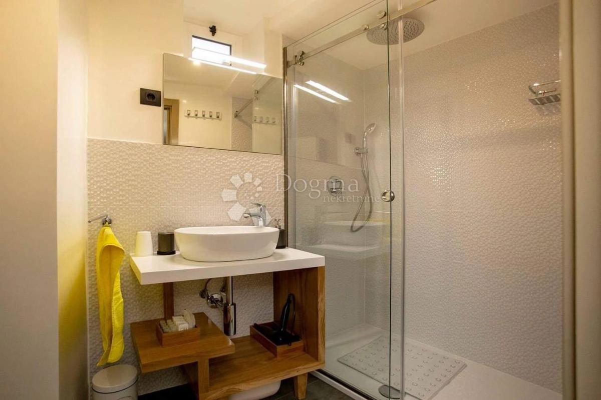 2 SOBNO MODERNO STANOVANJE V STAREM JEDRU ROVINJA