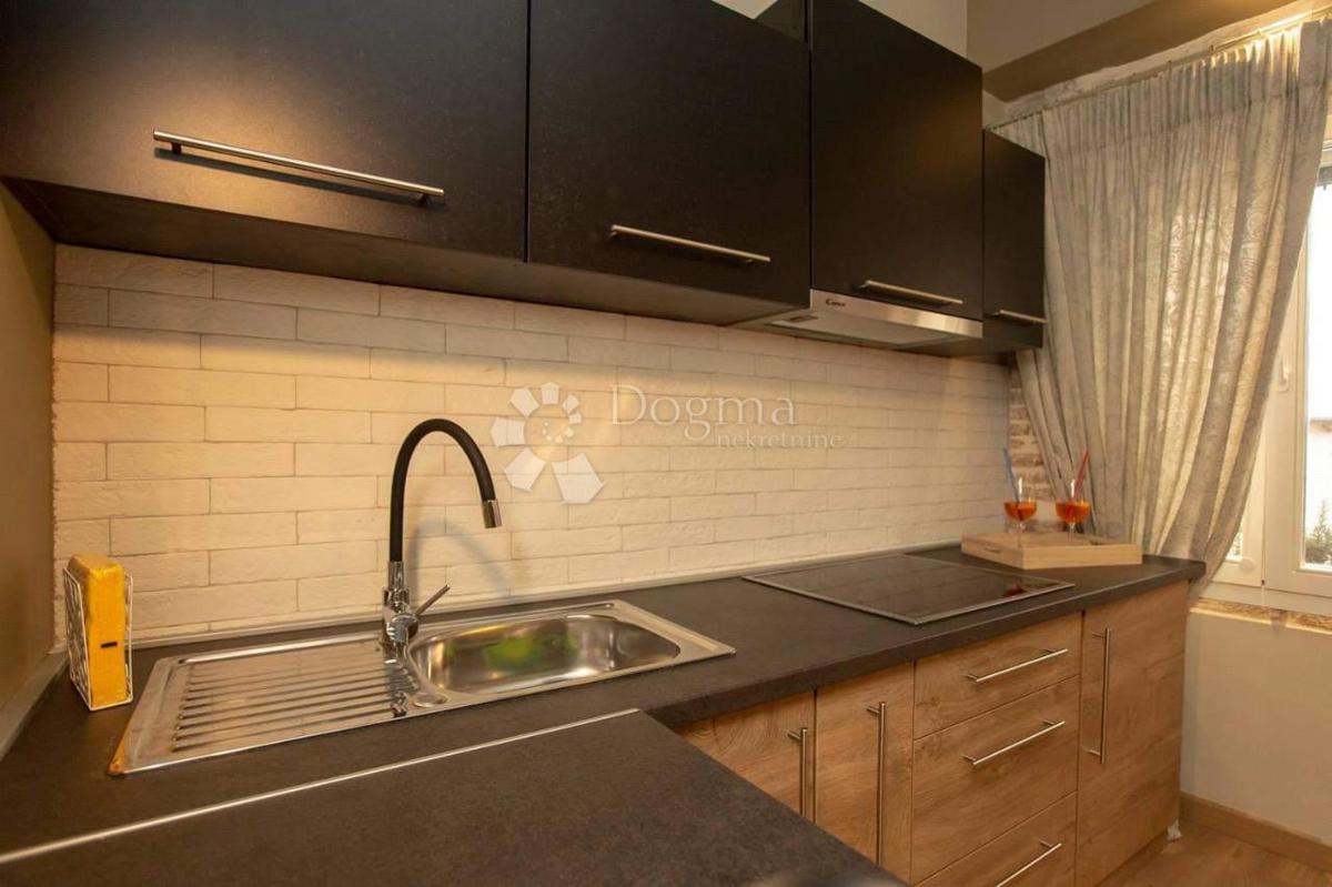 2 SOBNO MODERNO STANOVANJE V STAREM JEDRU ROVINJA