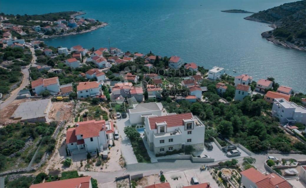 Zazidljivo zemljišče Ražanj, Rogoznica, 1.033m2